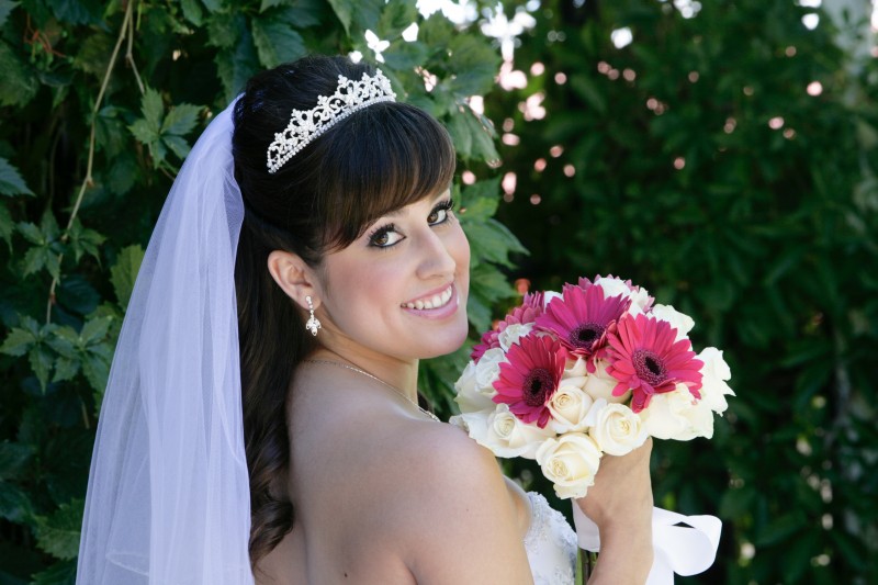 taos bride and flowers