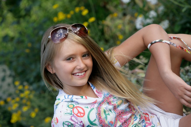 contemporary modeling poses for kids
