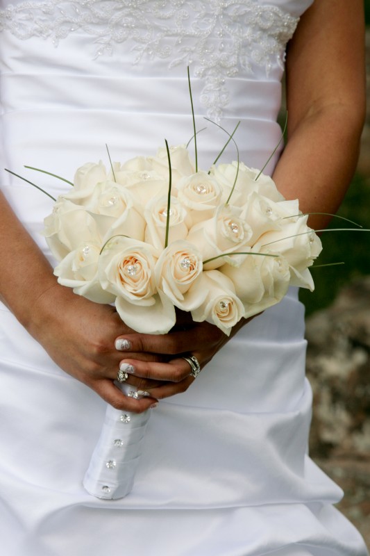 ivory roses for brides bouquet
