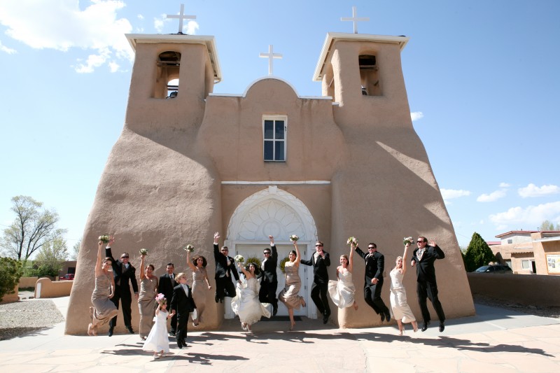 fun wedding party photographer