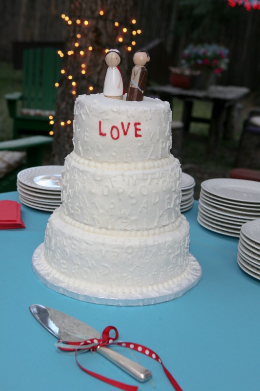 simple and charming wedding cake