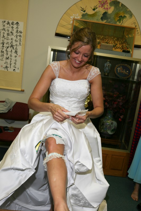 garter for the brides left leg