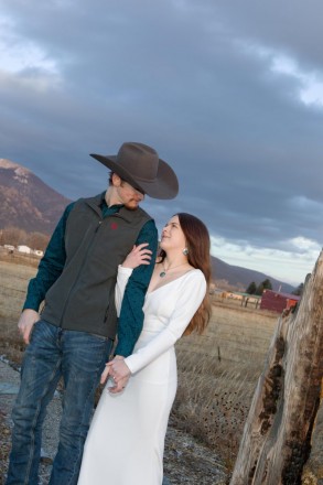 Texan couple enjoys private elopement in Taos