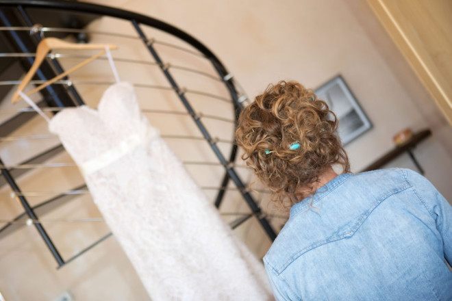 Bride with turquoise stones in her hair for her Taos, NM wedding