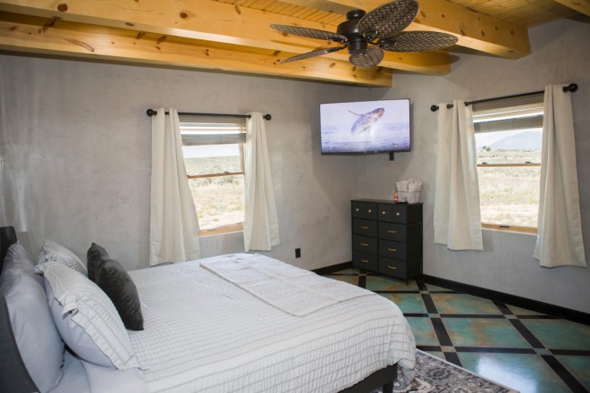 Bedroom with tv, queen bed, and mesa views in El Prado, NM