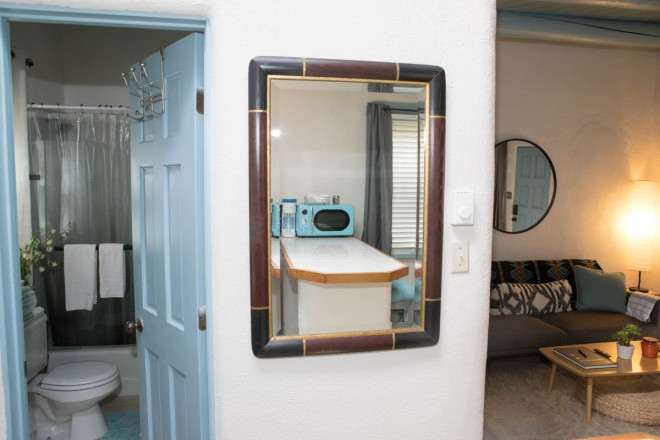 Small apartment with full bathtub in Taos studio home