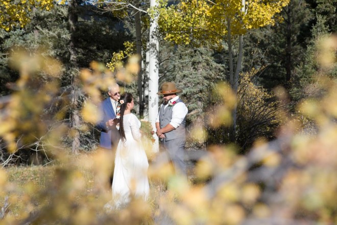 October elopement in Valle Escondido with yellow autumn foliage