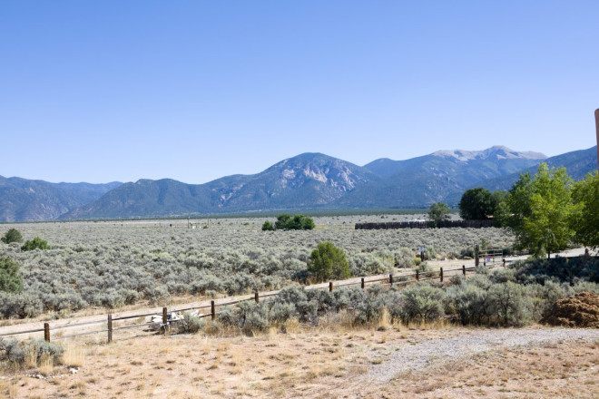 Uninterrupted views of an ocean of sagebrush and Taos mountains