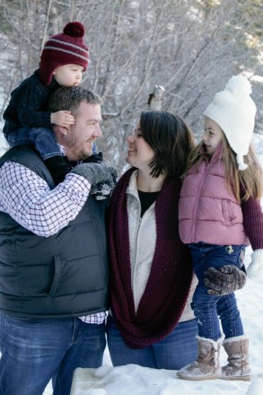 Family photography shoot in the snow and cold for a Texan family in Red River, NM
