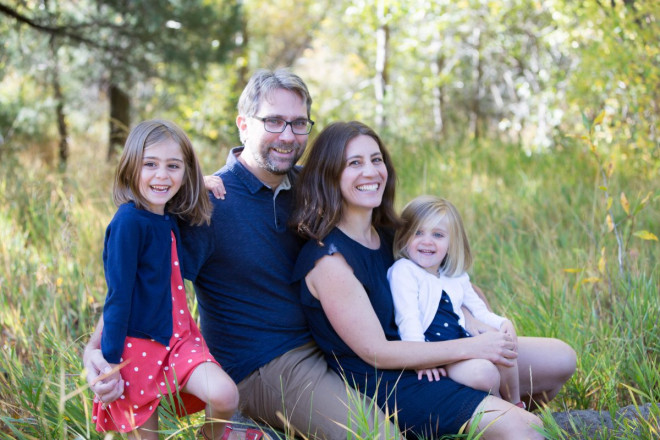 Local family with kids in spring photo shoot in Carson National Forest