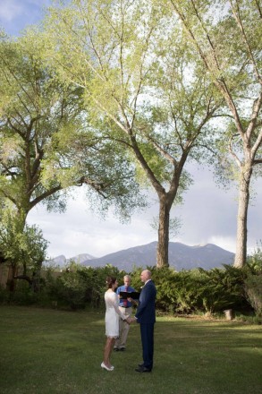 Simple New Mexico elopement in grassy garden with Taos mountains