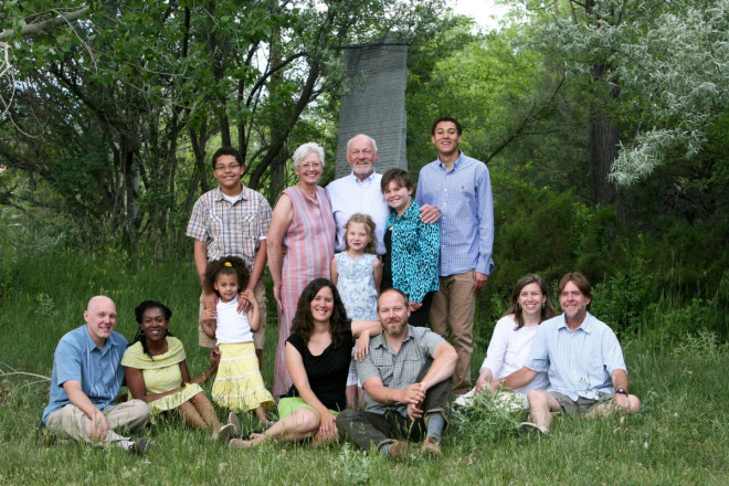 Family portraits outside in Taos in summertime at gallery