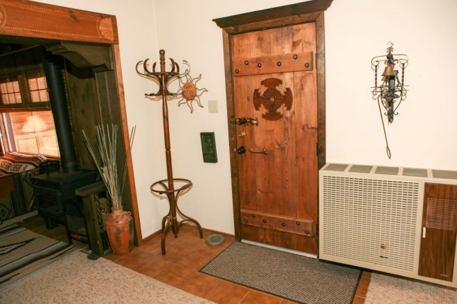 Photos of entryway of Taos rental unit