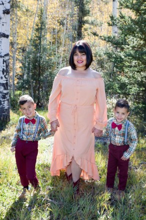 Family photos of Taos family in Valle Escondido