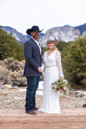 Winter wedding outdoors north of Questa in front of beautiful Sangre de Cristo mountains