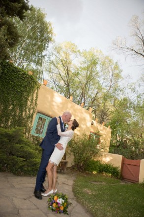 Deb and Scott share a kiss in front of Hacienda del Sol bed and breakfast in Taos