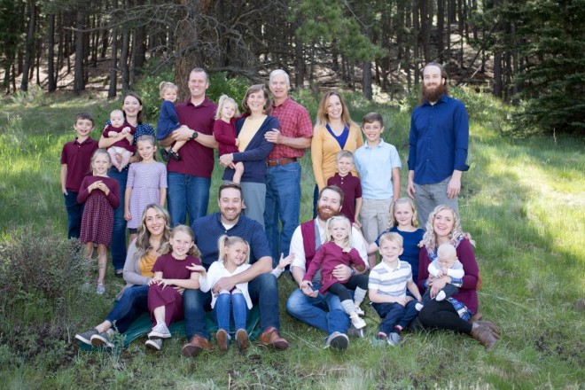 Group photo of giant extended family who came from five states to meet in New Mexico for vacation in Angel Fire!