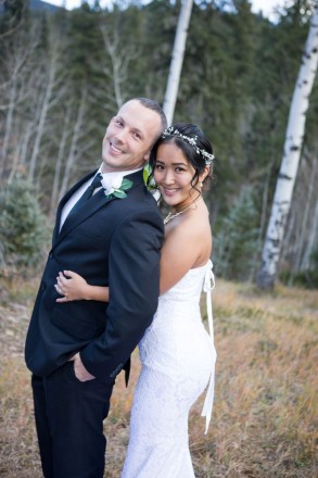 Wedding couple with green woodsy background and aspen trees