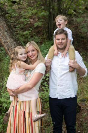 Family photos in Taos Canyon with family on vacation