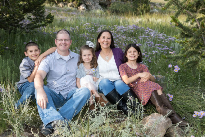 Family from Texas enjoynig a photo session in Red River