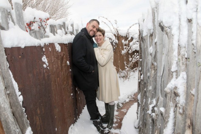 Outdoor January wedding in fresh snow and 22 degrees in El Prado