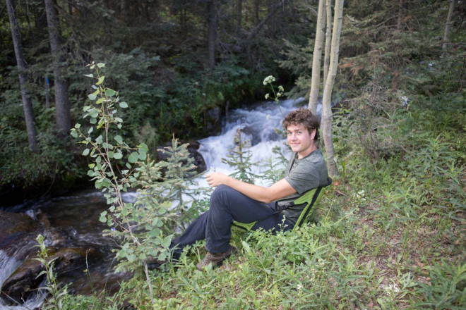 High school senior photo shoot in the Taos Ski Valley by the river