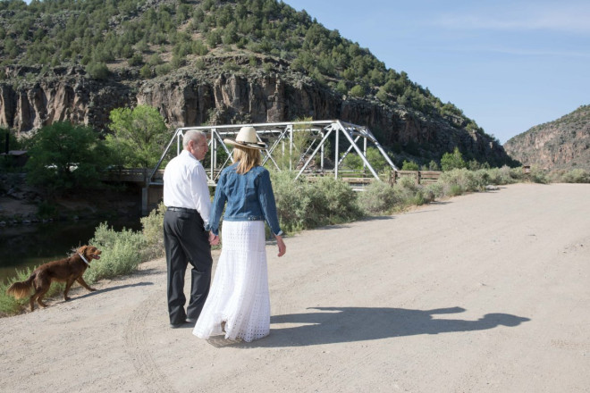 Cyndi and Jorge walk up dirt road in Arroyo Hondo