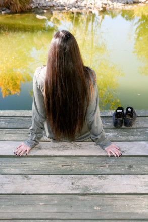 Autumn photo shoot of senior at Taos pond