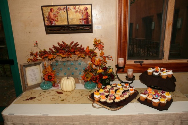 Autumn leaves and turquoise pumpkins adorn the cake table at El Monte Sagrado