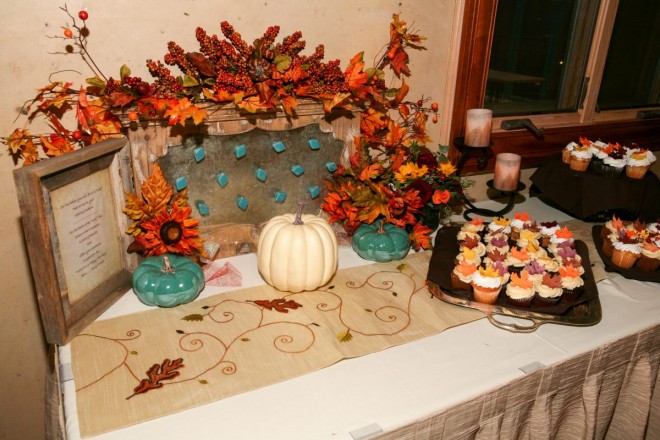 Autumn and turquoise décor for a September wedding in New Mexico