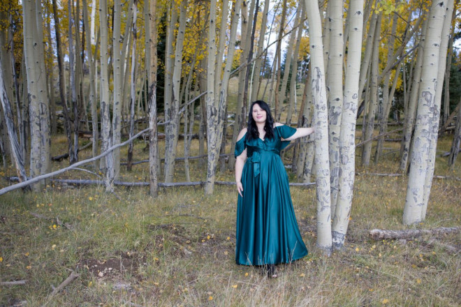 Senior pictures in Red River for girl in Class of 2023