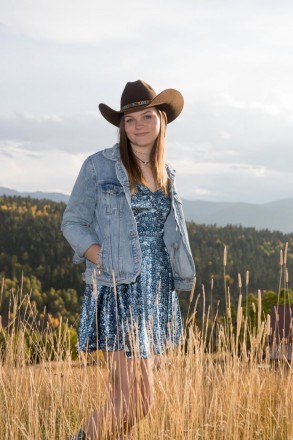 High school senior, Katie, poses with the mountains in Red River, NM