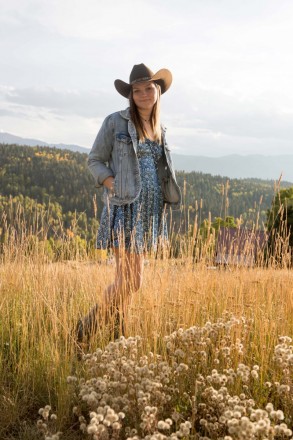 Late autumn senior photo shoot in Red River, NM