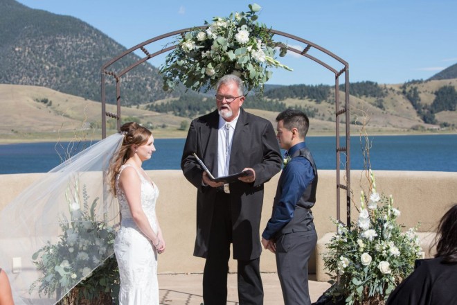 Outdoor October wedding ceremony in front of blue Eagle Nest Lake